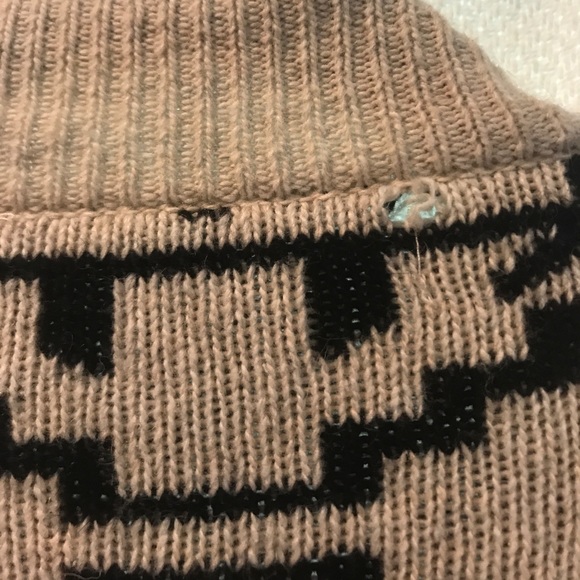 Urban Outfitters Aztec Wrap - Picture 6 of 6